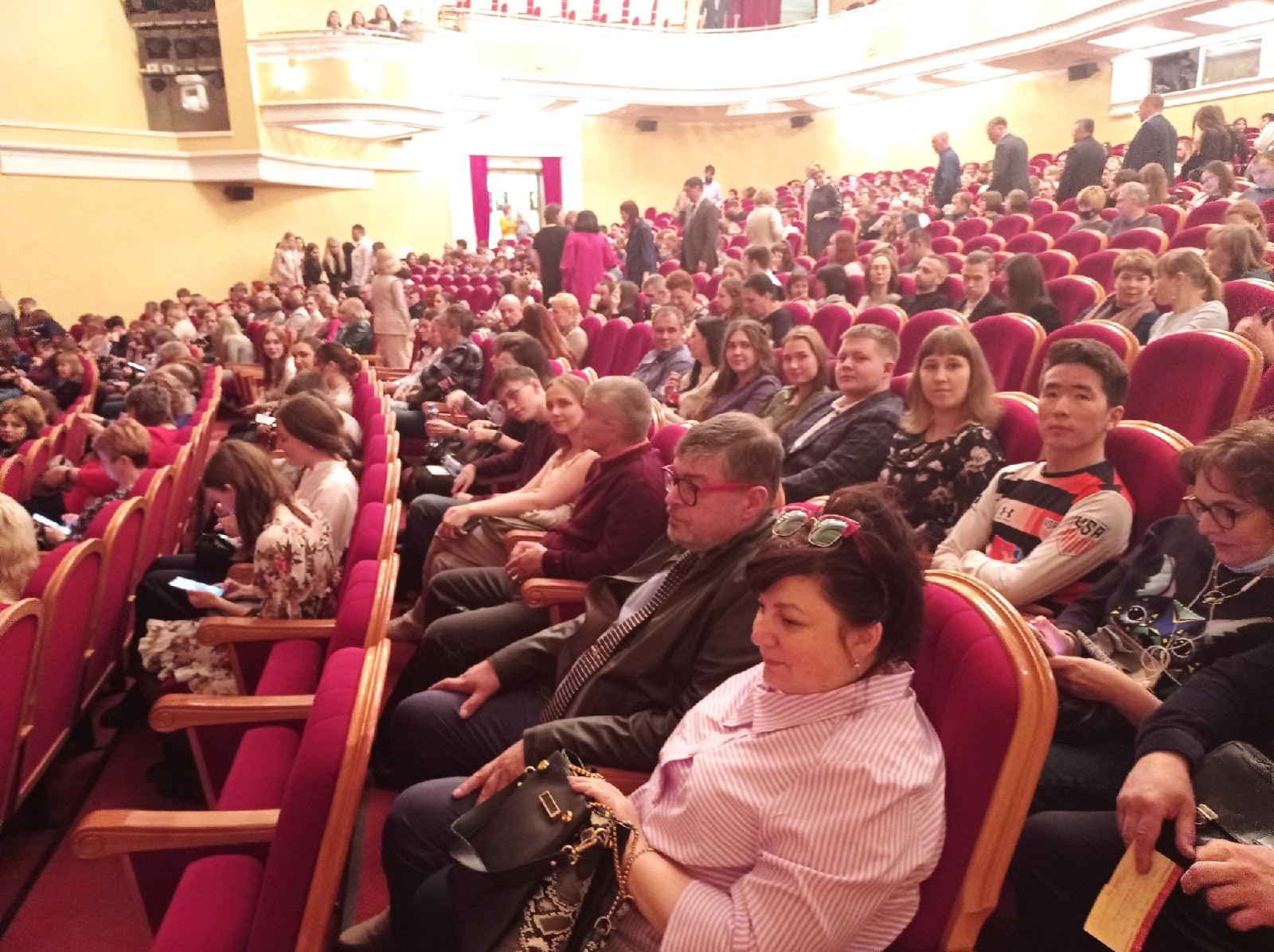 Студенты-информатики посетили драматический театр